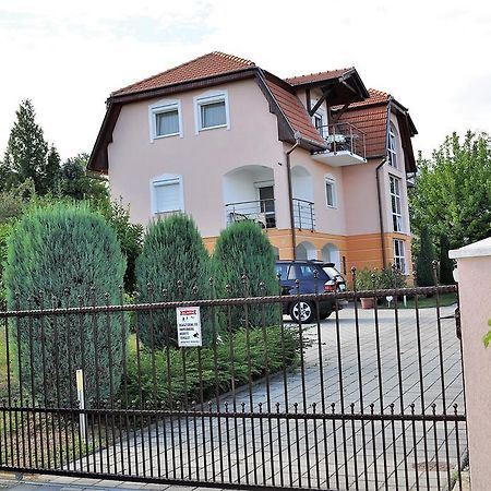 זלקרוס Katalin Apartmanhaz מראה חיצוני תמונה