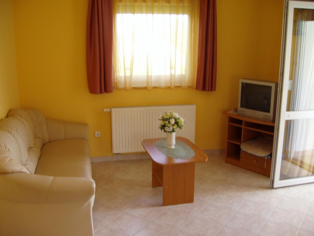 זלקרוס Katalin Apartmanhaz מראה חיצוני תמונה